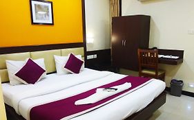 Hotel Sabarees Residency